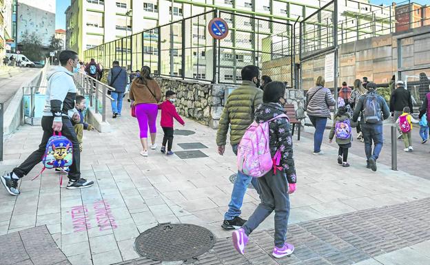 Profesores y directores exigen la dimisión «inmediata» de la consejera de Educación