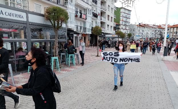 Hosteleros, comerciantes y empresarios protestan en Castro por las nuevas restricciones