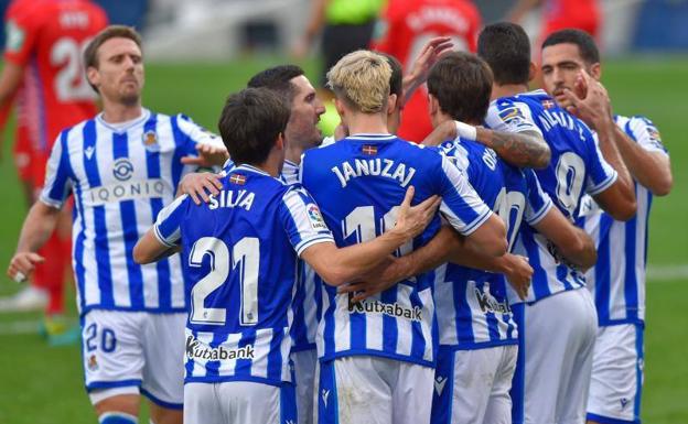 Monreal y Oyarzabal espolean a la Real ante un Granada mermado