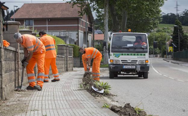 Sintrasa se reunirá este martes con los empleados de la limpieza viaria en Camargo para evitar la huelga