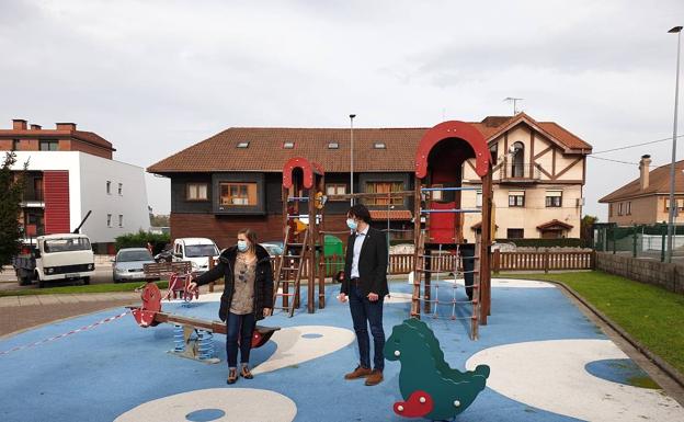 El equipo de gobierno de Astillero pide apoyo para aprobar la mejora de dos parques infantiles
