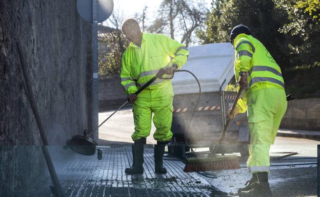 Los empleados de limpieza viaria en Camargo no irán a huelga tras aceptar las nuevas condiciones laborales