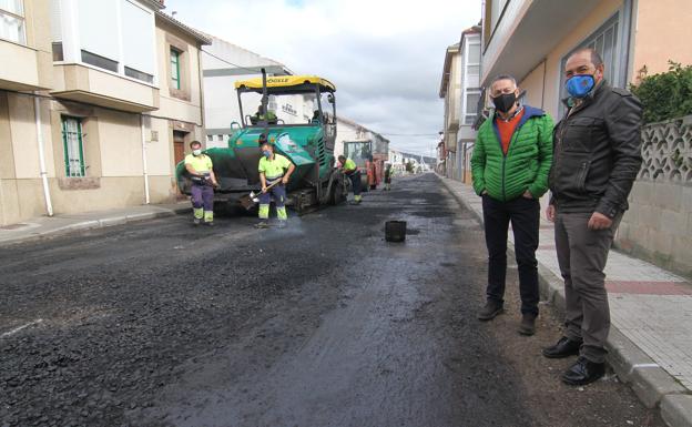 Enmedio ejecuta obras de asfaltado urgente en cuatro viales del municipio