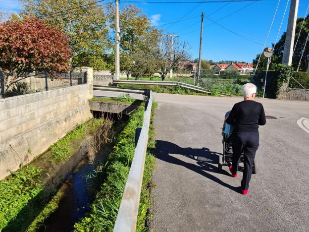El pueblo de Camargo critica el «mal estado» del arroyo Collado y exige su limpieza «cuanto antes»