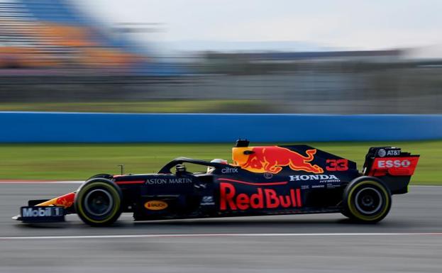 Verstappen saca la cabeza y Mercedes genera dudas