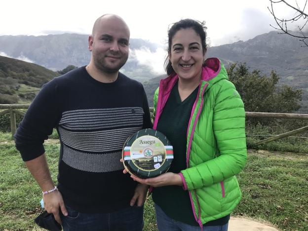 Un cántabro elabora el primer queso ecológico con DOP