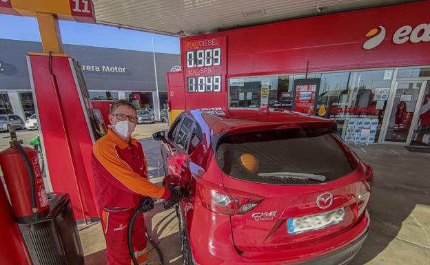 Las gasolineras pierden un 50% de ventas con los límites a la movilidad