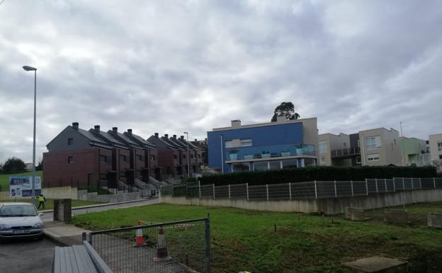 La calle Río Cabañas de Guarnizo contará con un nuevo aparcamiento