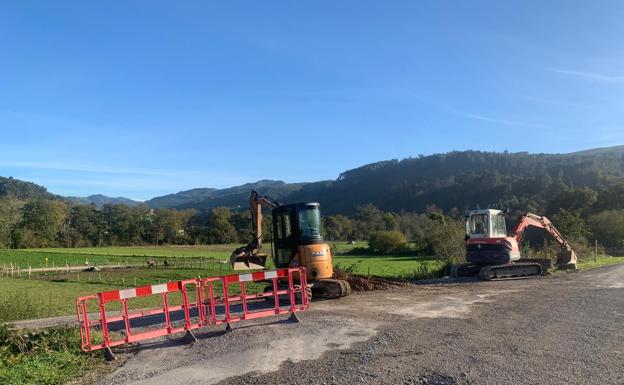 Comienzan las obras de saneamiento en el barrio guriezano de Carazón