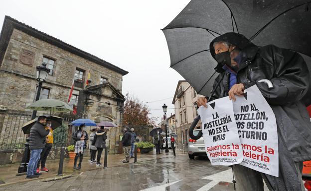 Once concentraciones con cientos de hosteleros piden a los ayuntamientos que se les anulen tasas e impuestos