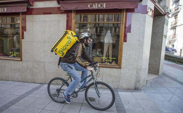 El PP pide que la elaboración y el reparto de comida a domicilio sea un «servicio esencial»