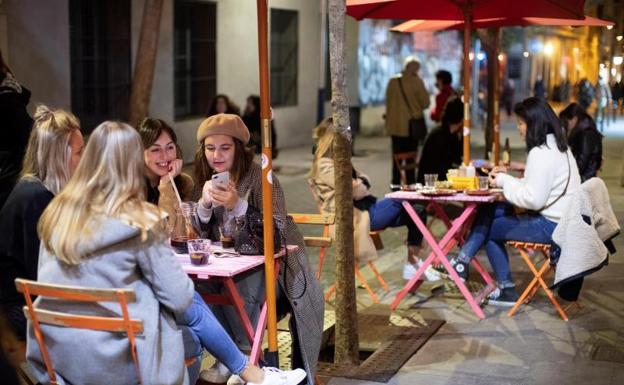 Cantabria reduce la presión hospitalaria y en UCI mientras la curva de contagios continúa su tendencia a la baja