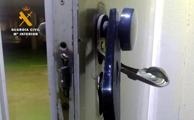 La Guardia Civil detiene a dos hombres por robos y daños en 19 trasteros en Castro Urdiales
