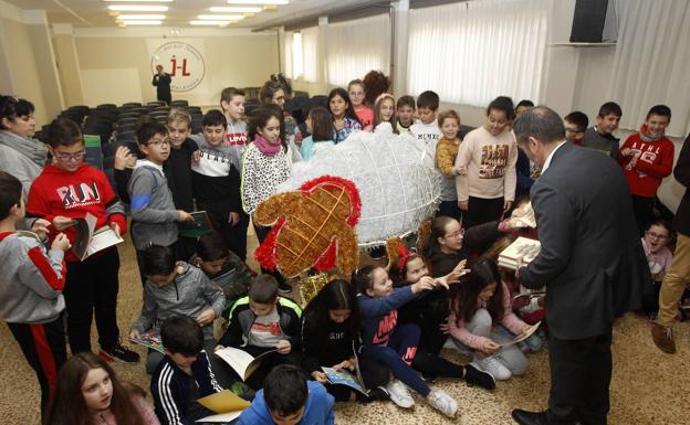 El programa 'Abierto en Vacaciones' de Torrelavega oferta 80 plazas en Navidad
