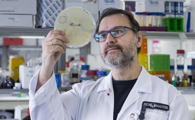 El juez declara «improcedente» el despido del investigador José Ramos, pero no será readmitido