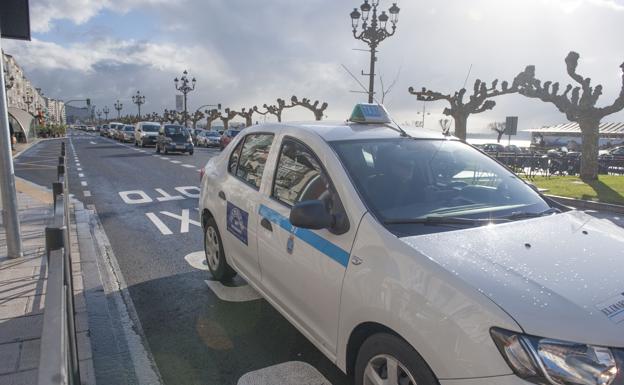 En cuatro días, casi la mitad de los taxistas cántabros ha solicitado la ayuda de 500 euros