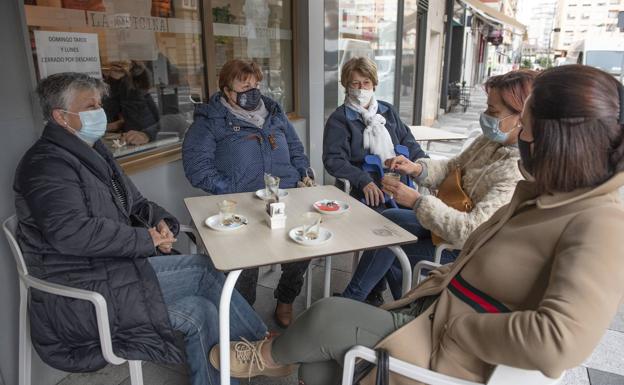 Camargo libera a la hostelería de pagar la tasa de terrazas durante el 2021