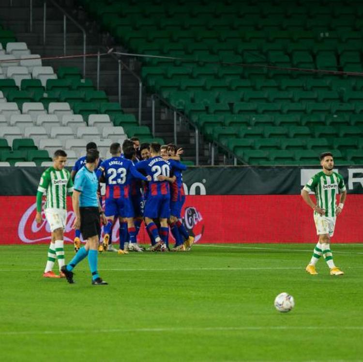 Vídeo: El Eibar saca los colores al Betis