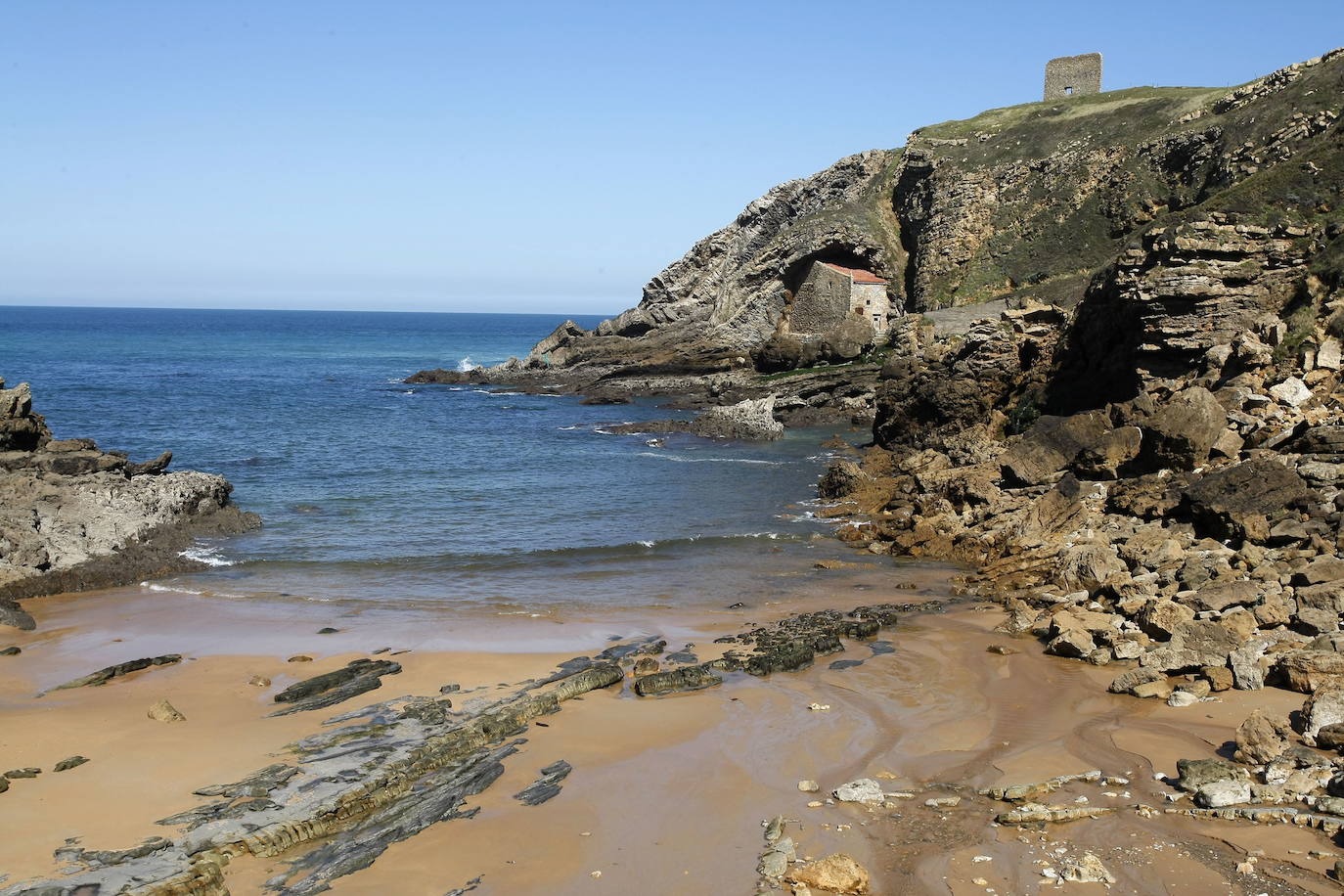 Dos personas fallecen en la costa cántabra