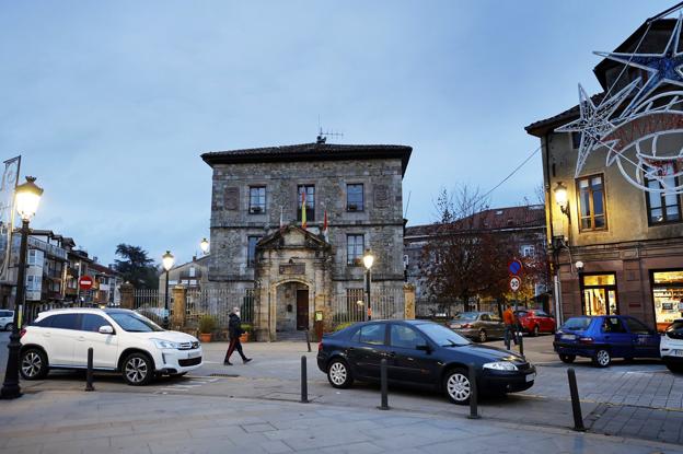 Cabezón de la Sal espera tener la propiedad del edificio del Ayuntamiento antes de fin de año