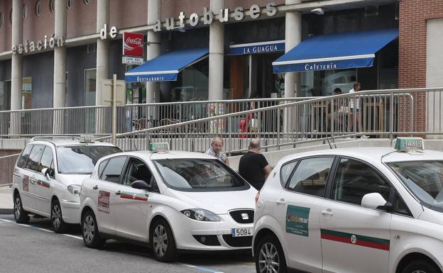 Torrelavega creará ayudas para el cambio de taxis a vehículos más ecológicos