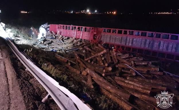 Un transportista cántabro muere al volcar su camión en Burgos