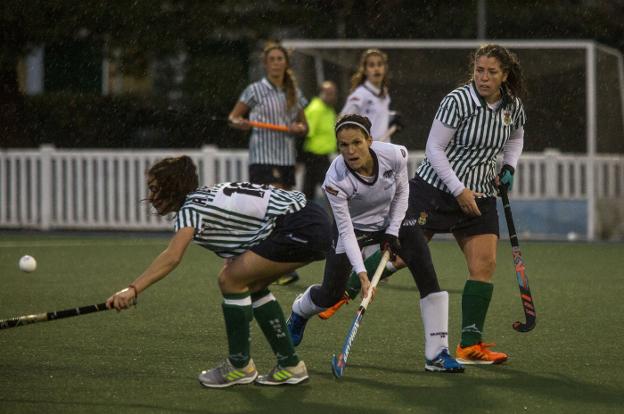 Los cuatro goles de Negrete dan la victoria al Sardinero en el derbi
