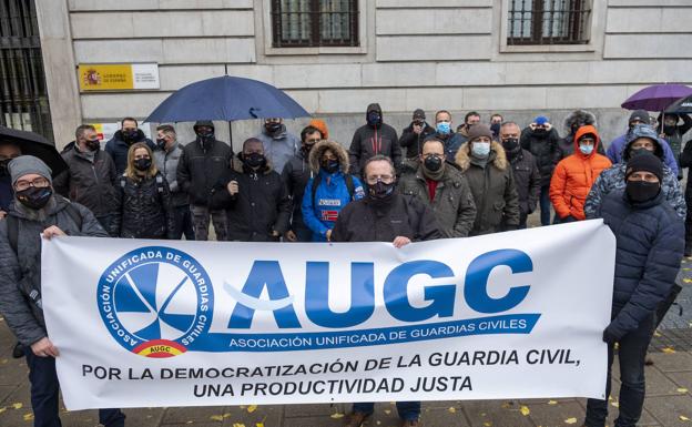 Guardias civiles protestan frente a Delegación por un reparto de la productividad que «no es de justicia»