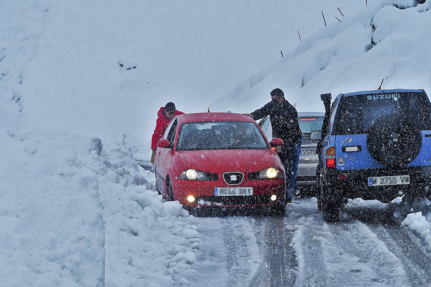 La nieve cubre Campoo y Lunada