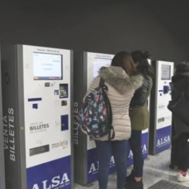 Los pasajeros de la línea Santander-Bilbao paran el autobús porque una persona se negaba a llevar mascarilla