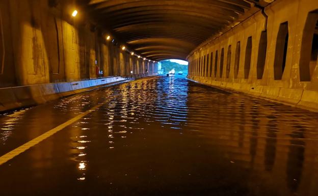 Alerta roja en la costa por olas de hasta 9 metros con rachas de viento de hasta 110 km/h