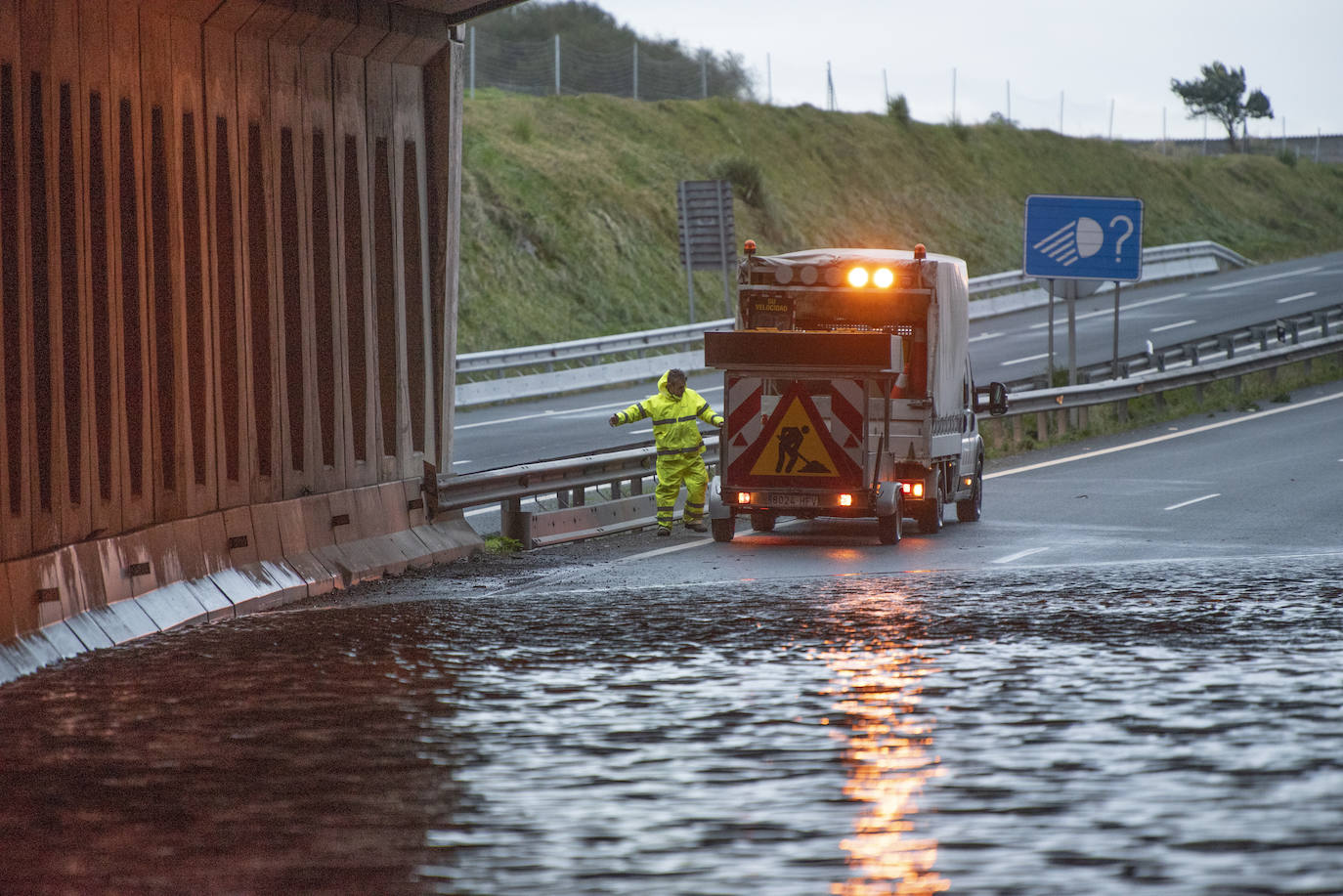 El túnel de La Albericia, completamente inundado