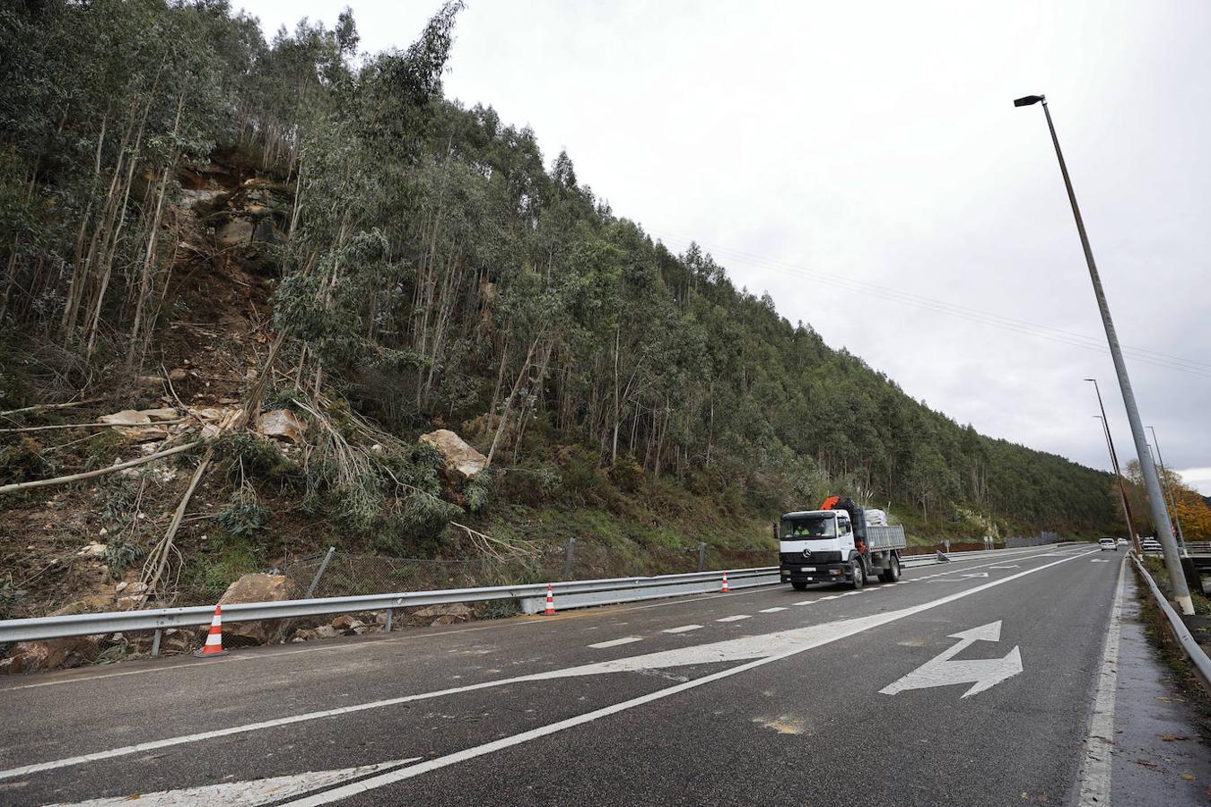 Las lluvias provocan argayos en distintas zonas de Cantabria