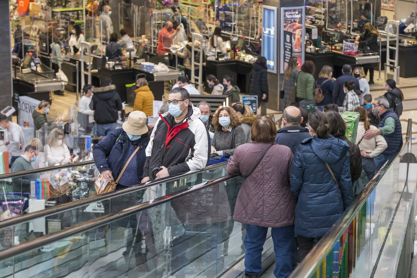 Gran afluencia a los centros comerciales con la apertura a la movilidad entre municipios