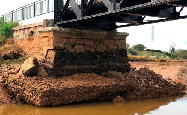 Villaescusa pide al Gobierno cántabro reparar el puente de la ría de Solía