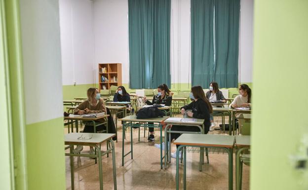 Lombó valora la baja incidencia del Covid en las aulas y apela a «no bajar la guardia»