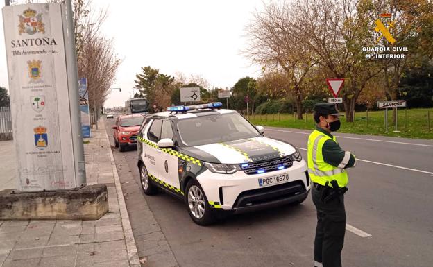 Un joven de Santoña, investigado por conducir un coche robado de forma temeraria y bajo los efectos de drogas