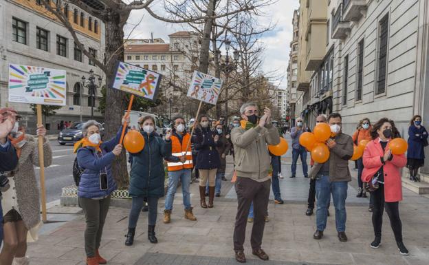 Defensores de la enseñanza concertada protestan contra la Ley Celaá en Santander