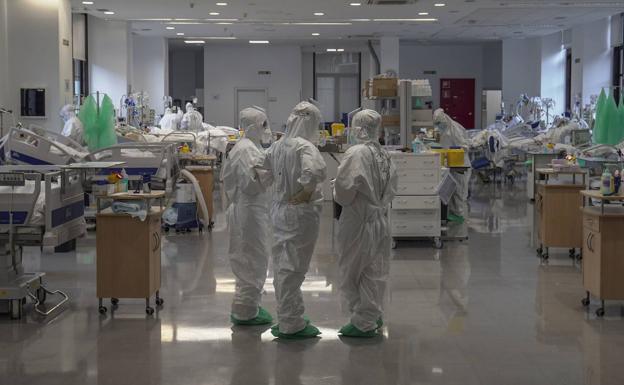 Cinco muertes más por covid en Cantabria mientras sigue la tendencia a la baja de los contagios y los hospitalizados
