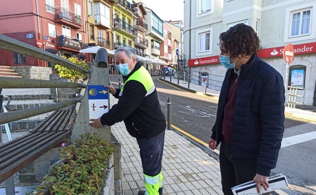 El Astillero instala nueva cartelería para asesorar a los peregrinos