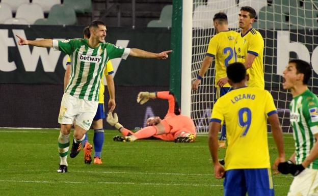 El Betis recupera posiciones e incrementa las dudas del Cádiz