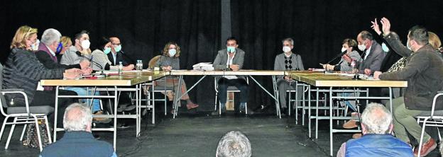 El edil «tránsfuga» bloquea con su voto el Presupuesto de 2021 de Marina de Cudeyo