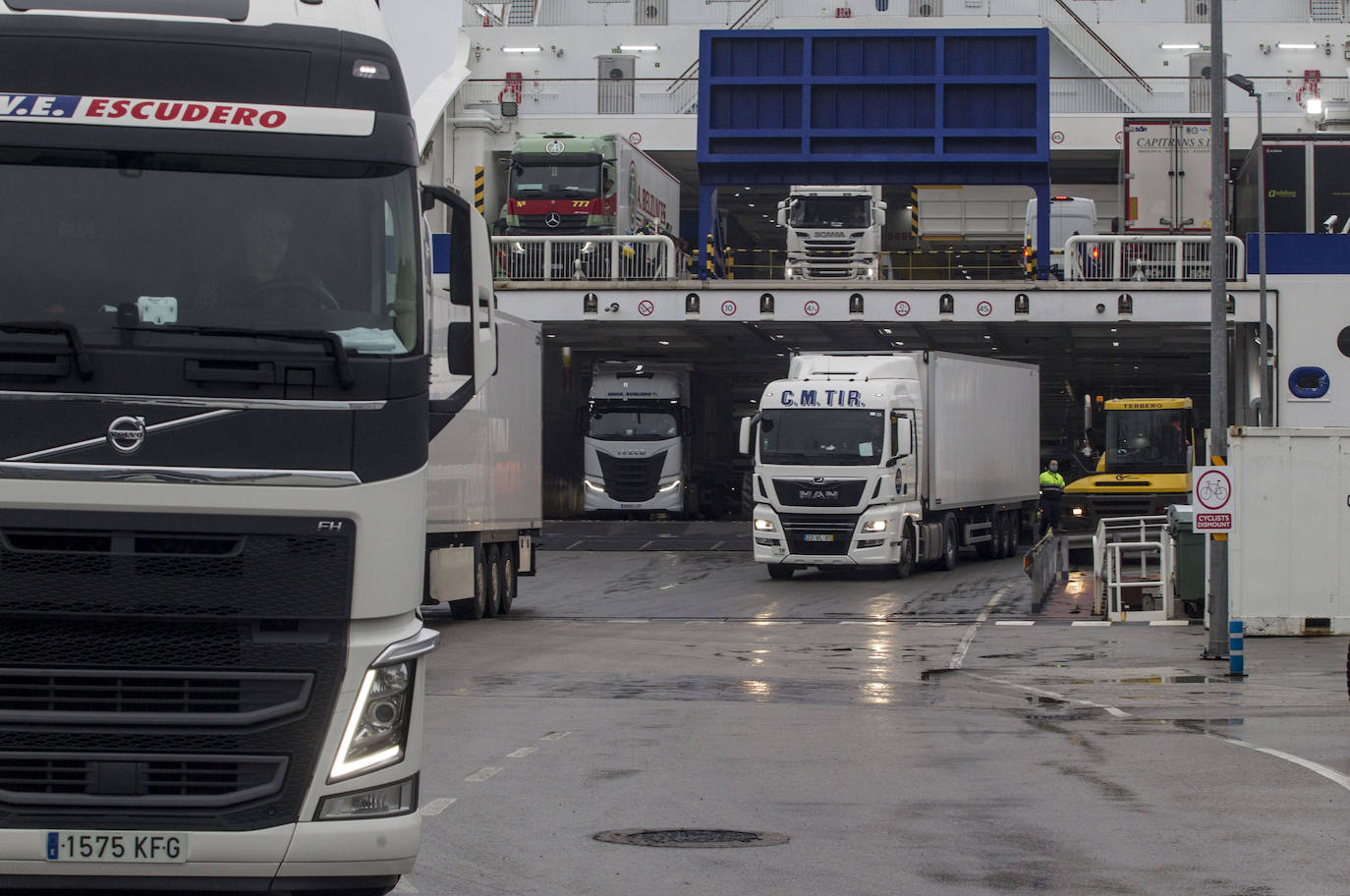 Llegada a Santander del ferri 'Galicia', desde Portsmouth