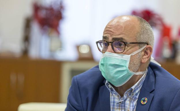 «Nos ha tocado asumir el papel de malos, pero el objetivo es preservar la salud de la población»