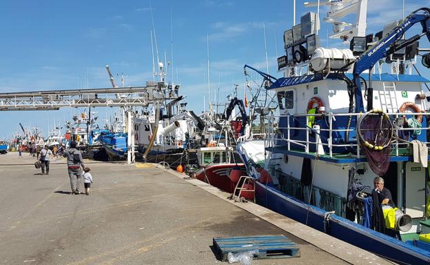 Los pescadores de San Vicente reclaman una fábrica de hielo del doble de capacidad