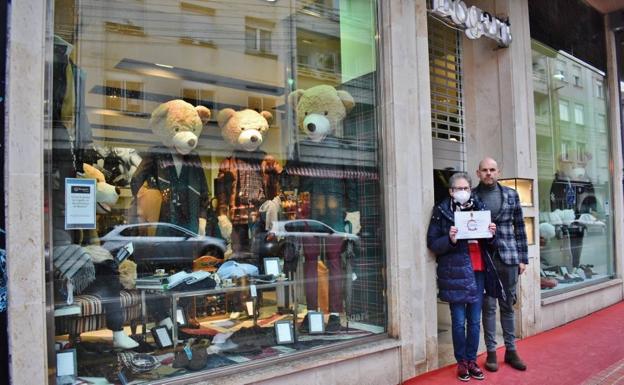 Bogart Moda se lleva el primer premio del concurso de escaparates de Los Corrales