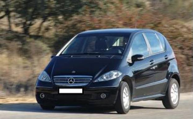 Se busca al conductor de un Mercedes 'Clase A' que en Nochebuena atropelló a un motorista en Santander y se dio a la fuga