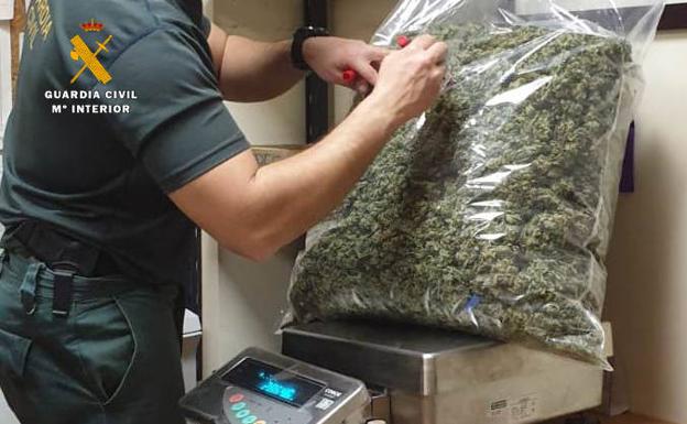 Dos detenidos llevando 38 kilos de marihuana a una asociación cannábica de Renedo