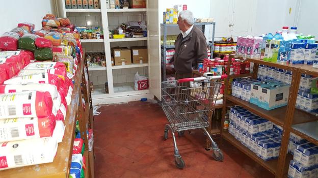 Cáritas de Los Corrales atiende a más de un centenar de familias cada día