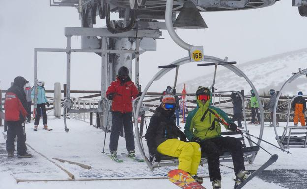 759 esquiadores inauguran la temporada de nieve en Alto Campoo